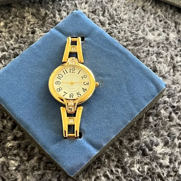 Avon | Accessories | Watch Avon Vintage Gold Tone Stretch  display picture 2